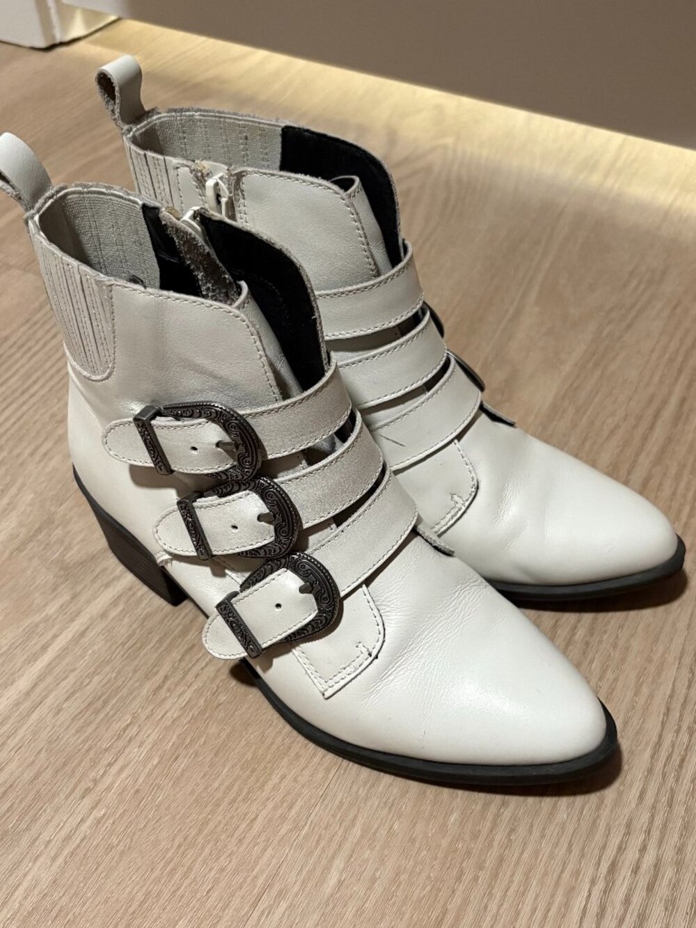 Steve Madden White Leather Triple Buckle Western Ankle Boots